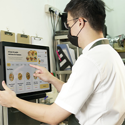 restaurant employee at touchscreen